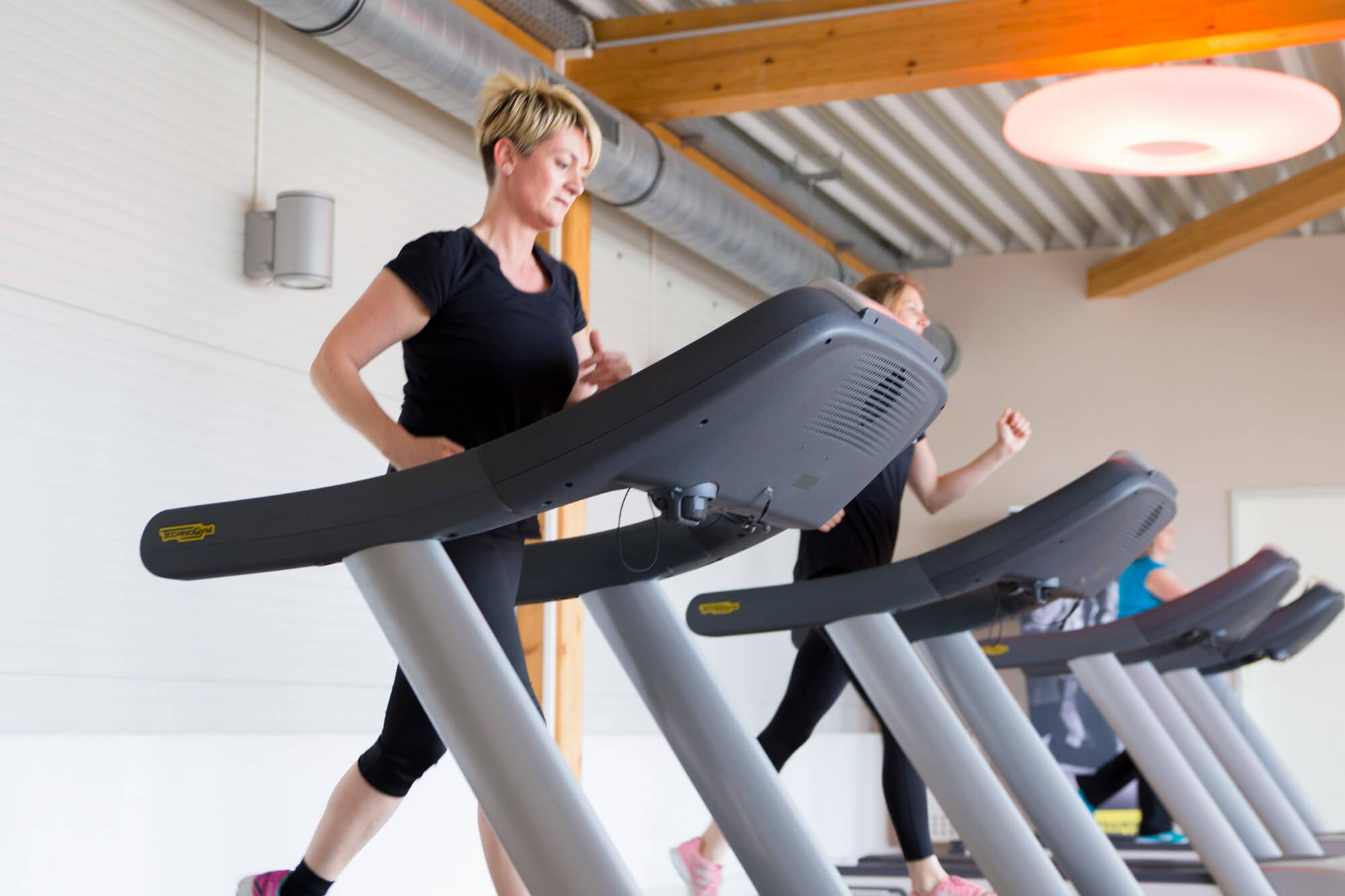 Cardiotraining in den hellen goodlife-Räumen